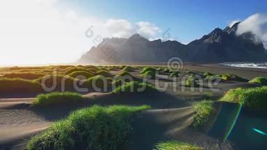美丽的西部山脉和火山熔岩沙丘海滩斯托克西斯，冰岛